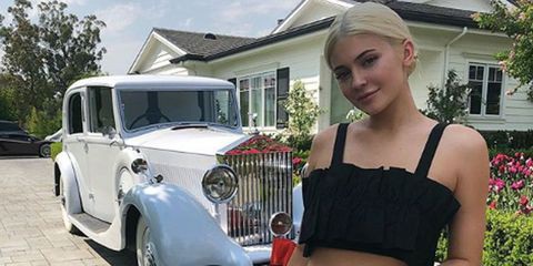  Travis Scott tặng Kylie Jenner một chiếc xe cổ trong sinh nhật lần thứ 21 của cô gần đây 