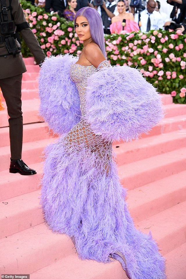 Hai em cô Kim sexy trên thảm đỏ Met gala - 3