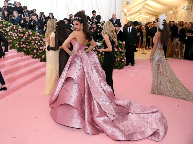 Minh tinh Ấn Độ kiêu sa dự Met gala - 1