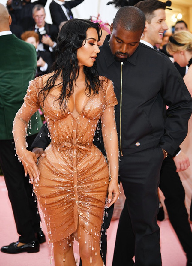 Kim Kardashian đón con thứ 4 nhờ người mang thai hộ - 2