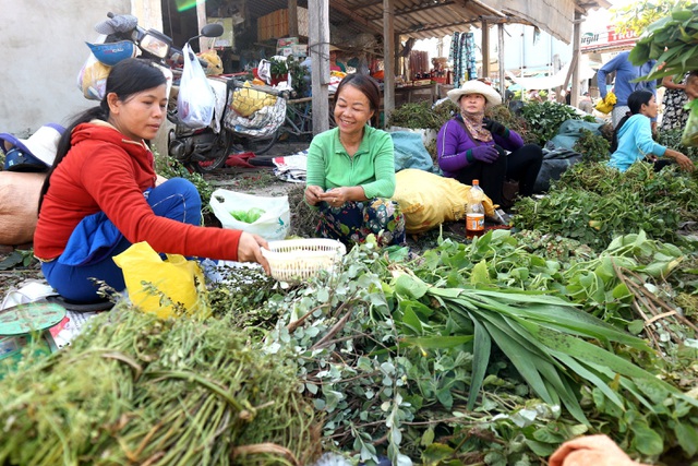 Chợ lá mùng 5 ở Hội An