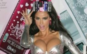Sau tuyên bố phá sản, người mẫu “ngực khủng” Katie Price vay tiền bạn bè