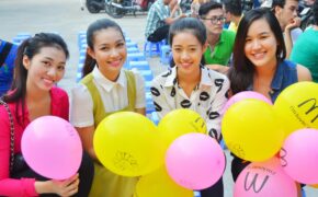 Khánh Vân san sẻ niềm vui trung thu