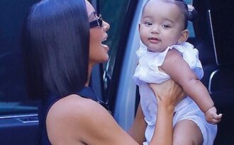 Con thứ 3 của Kim Kardashian càng lớn càng đáng yêu