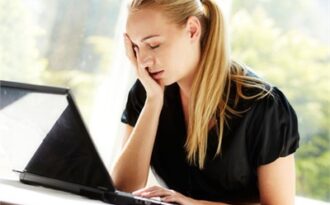 Nữ giám đốc trẻ nhập viện tâm thần vì làm việc quá sức