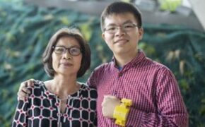 Nam sinh gốc Việt sáng chế máy theo dõi nhịp tim tặng mẹ