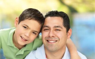 Cách ứng xử tinh tế của cha mẹ khi thấy con xem phim sex