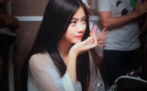 20 giây tạo dáng của “Hằng Nga” xinh đẹp khiến bao trái tim xao xuyến