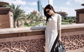 Á hậu Huyền My trải nghiệm cuộc sống đế vương, ăn bánh dát vàng