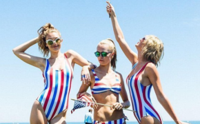 Taylor Swift khoe dáng đẹp như người mẫu bên bạn bè