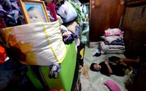 20 người chen chúc nhau trong căn nhà 15m2 ở trung tâm Sài Gòn