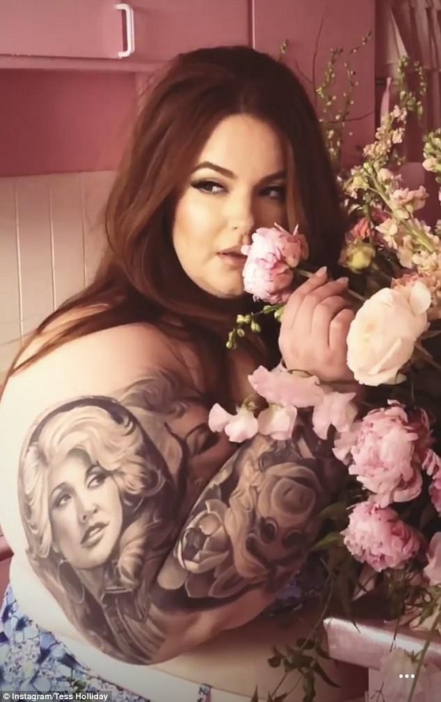  Tess Holliday sở hữu thân hình khủng nhưng vẫn là người mẫu nổi tiếng và có hơn 1,5 triệu lượt theo dõi trên trang cá nhân Instagram 