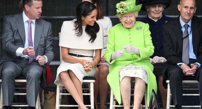 Meghan Markle rạng rỡ hộ tống Nữ hoàng Anh dự sự kiện