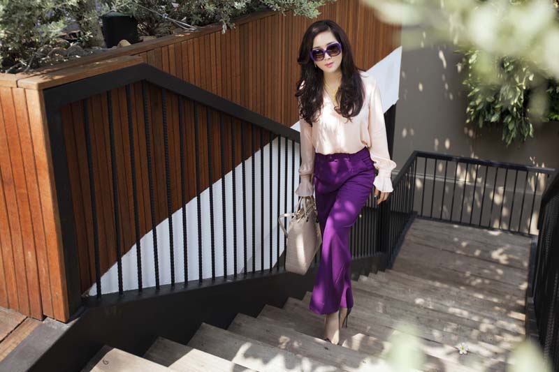 Hoa hậu đền Hùng Giáng My quyến rũ với sắc tím