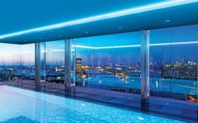 Bể bơi trong suốt nằm “lơ lửng” giữa trời