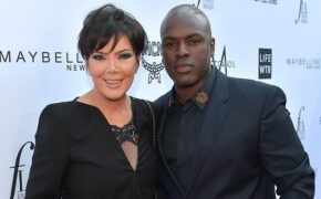 Mẹ cô Kim đẹp đôi bên bạn trai kém 29 tuổi