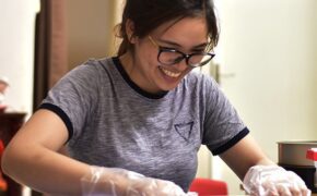 Giới trẻ đổi gu, thích ăn bánh trung thu tự làm