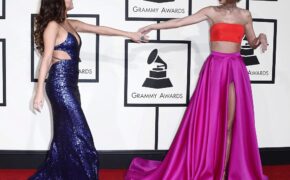 Cử chỉ ngọt ngào của Selena Gomez dành cho cô bạn thân Taylor Swift