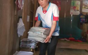 Lặng lẽ công việc của anh bưu tá vùng cao