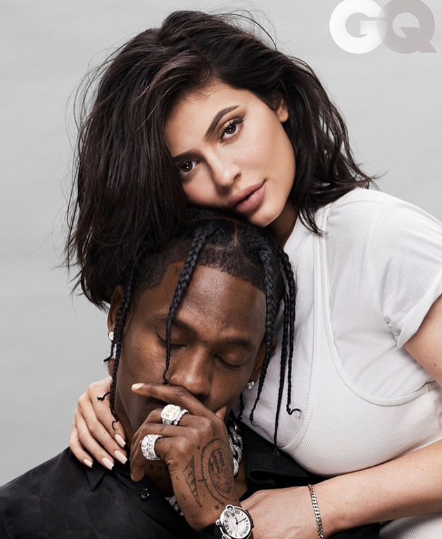  Kylie Jenner, 21 tuổi và Travis Scott, 26 tuổi chỉ mới hẹn hò với nhau hơn 1 năm 