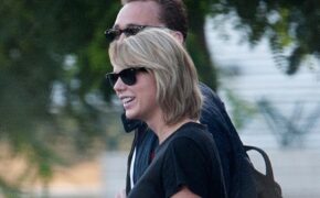 Taylor Swift tươi rói lộ diện sau scandal với vợ chồng Kim Kardashian