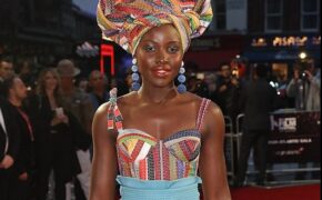 Người phụ nữ đẹp nhất thế giới ấn tượng với sắc màu rực rỡ