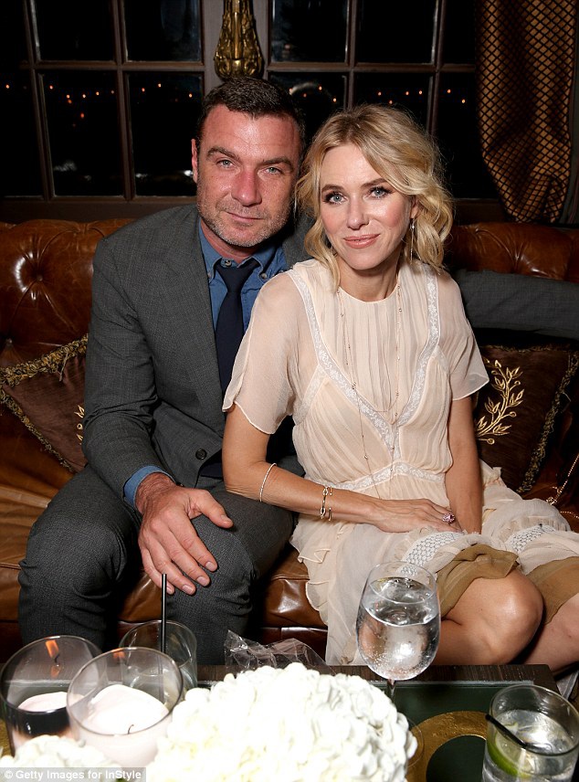  Naomi Watts và Liev Schreiber chia tay sau 11 năm bên nhau và có hai đứa con. 