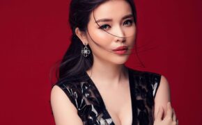 Phối đồ mảnh mai với sắc trắng – đen cùng Hoa khôi xứ dừa