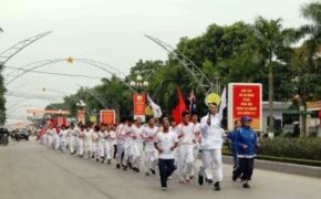 Hàng trăm người cùng “Chạy vì hòa bình năm 2014”