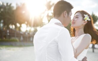 Á hậu Diễm Trang khoe ảnh cưới ngọt ngào, lãng mạn