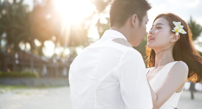 Á hậu Diễm Trang khoe ảnh cưới ngọt ngào, lãng mạn