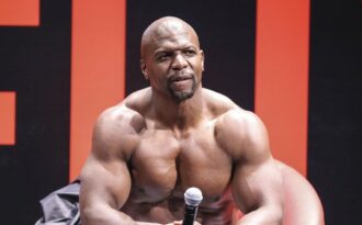 Ngưỡng mộ dáng vóc “sao” cơ bắp Terry Crews