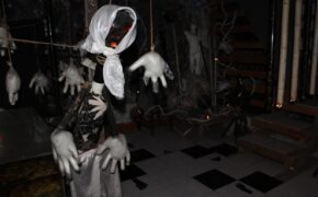 “Toát mồ hôi” với quán cà phê ma độc đáo ở Hà Nội