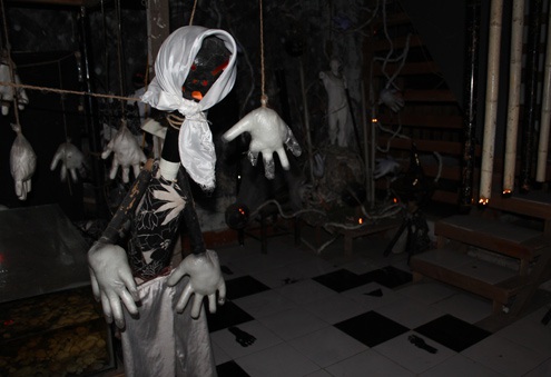 “Toát mồ hôi” với quán cà phê ma độc đáo ở Hà Nội