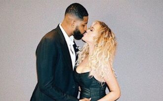 Khloe đặt tên con là “Sự Thật”