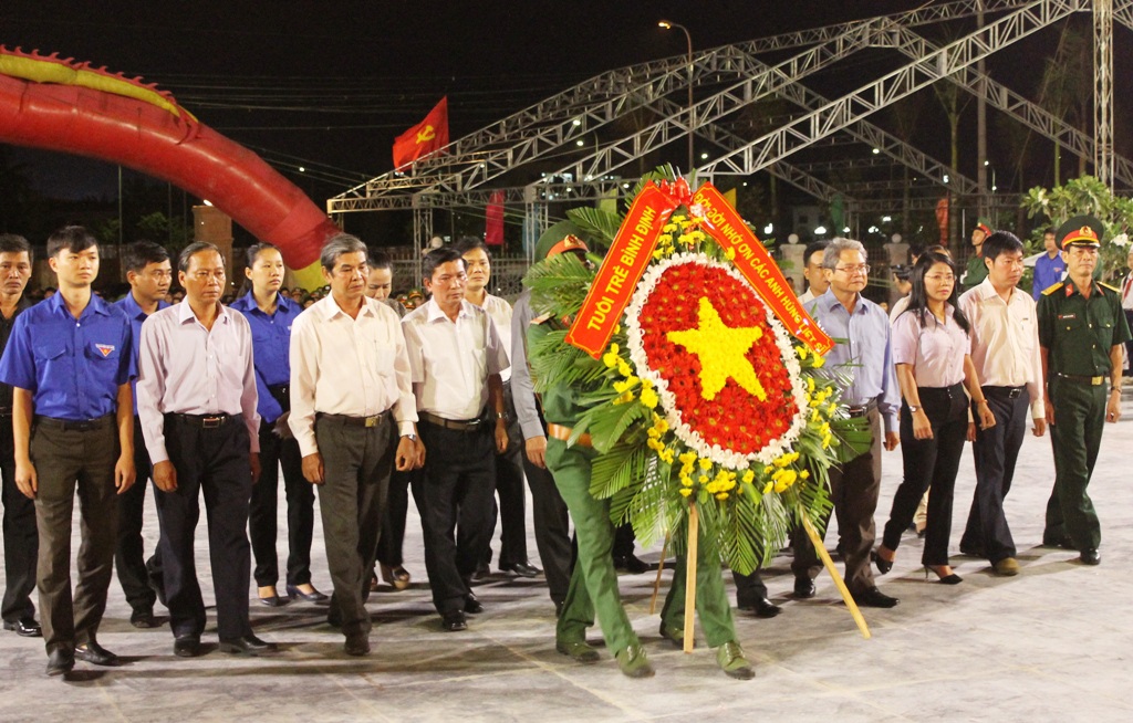 Bình Định: Hơn 700 Đoàn viên thanh niên thắp nến ân Anh hùng Liệt sỹ