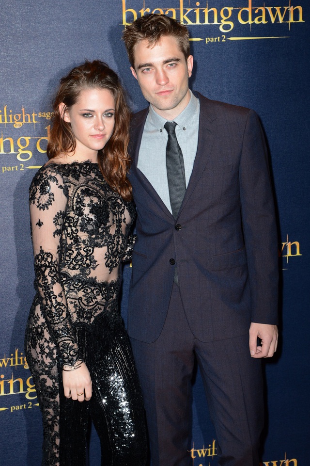  Chuyện tình cảm của Robert Pattinson và Kristen Stewart từng gây xôn xao dư luận khi họ hẹn hò từ năm 2008 tới năm 2012 