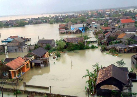 Tan hoang nhà cửa, thánh đường sau cơn lũ lụt...