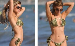 Hayley Hughes nóng bỏng trên biển