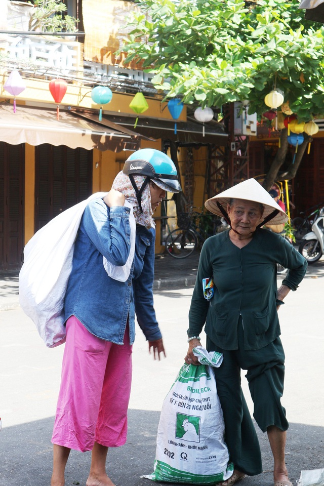 Chợ lá mùng 5 ở Hội An