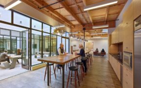 Biến ngôi nhà nhàm chán thành văn phòng tươi mát