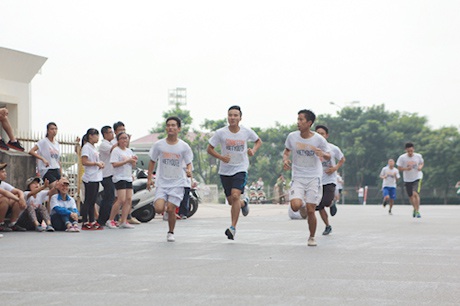 Chặng đua của các bạn nam trong đó có running man có tính chất ganh đua mạnh hơn