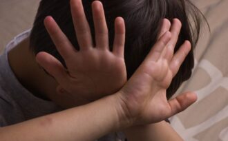 7 kỹ năng mẹ Việt nên dạy con cách tránh bị xâm hại tình dục