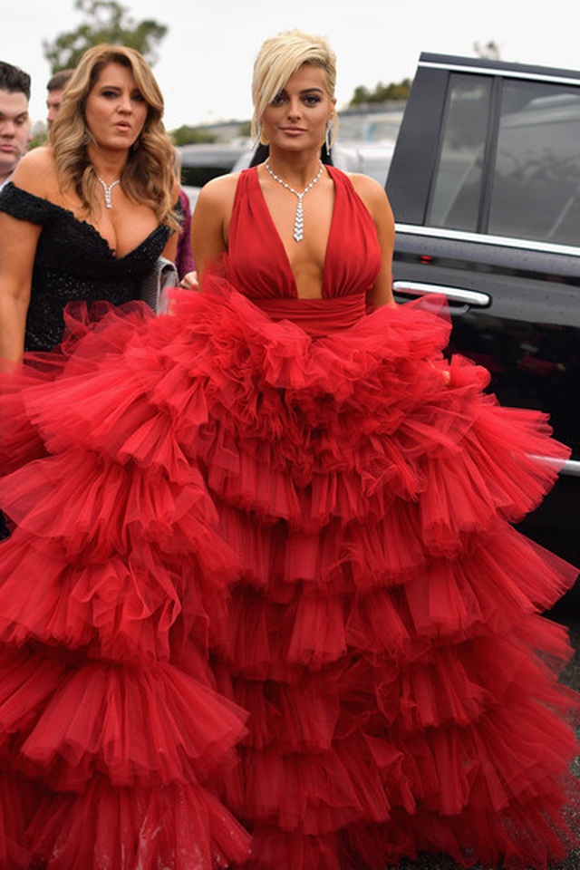 Người đẹp lộng lẫy váy áo trên thảm đỏ Grammy 2019 - 16
