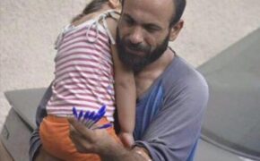 Câu chuyện ông bố tị nạn bán bút dạo đổi đời trở thành ông chủ