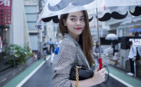 Hồ Ngọc Hà thanh lịch trên đường phố Nhật Bản