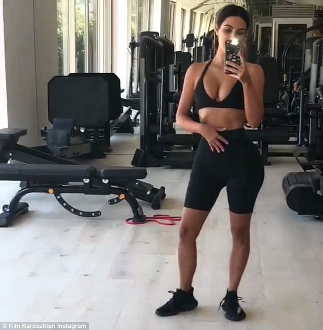 Con thứ 3 của Kim Kardashian càng lớn càng đáng yêu - Ảnh 8.