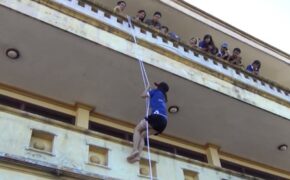 Video: Thoát hiểm nhà cao tầng như trong phim hành động