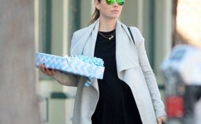 Justin Timberlake hạnh phúc hôn bụng bầu của vợ