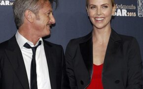 Charlize Theron đẹp đôi bên Sean Penn